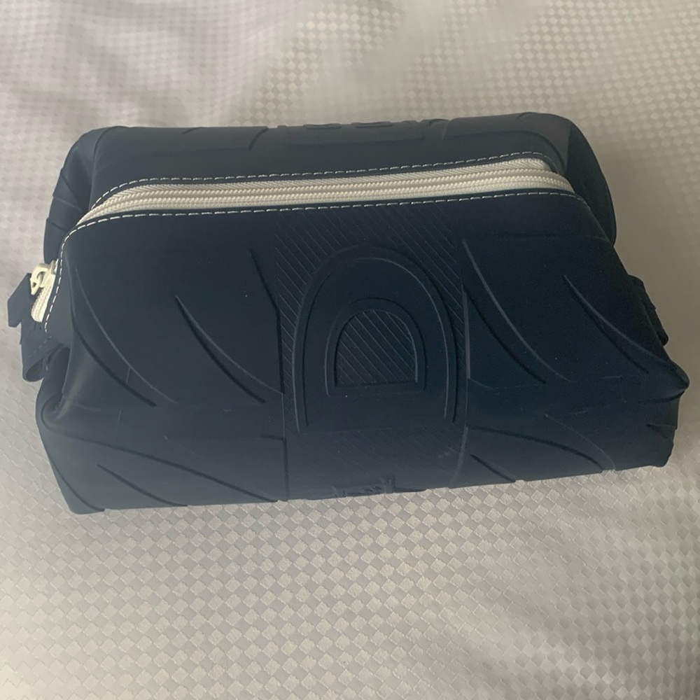 wurkin stiffs D Bag Toiletry Bag Dopp Kit in navy blue